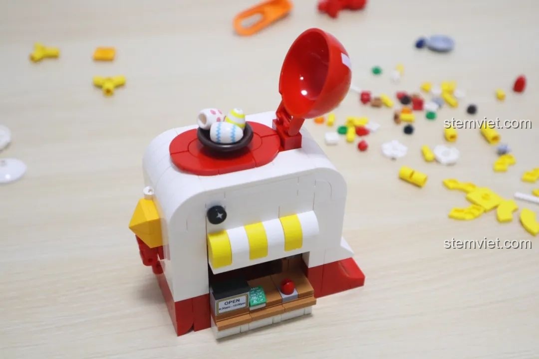 Cửa hàng gà rán Wekki So Good Little Shop Series 2 được đặt trong hộp trưng bày trong suốt, có thêm đèn LED trang trí.