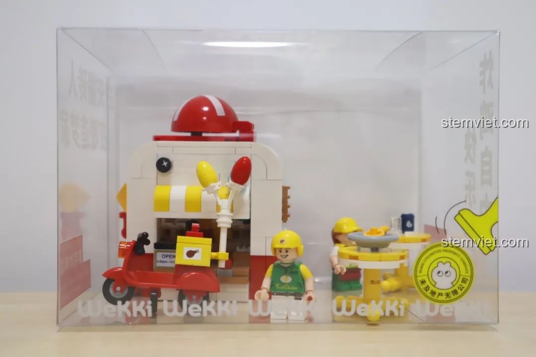 Toàn cảnh cửa hàng gà rán Wekki So Good Little Shop Series 2 đã hoàn thiện cùng hai nhân vật minifigure.