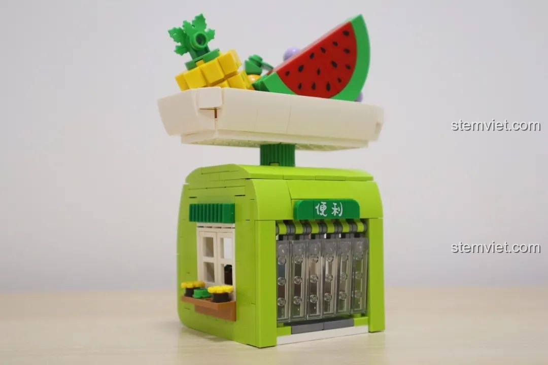 Mặt sau của hai nhân vật minifigure ông bà chủ tiệm trái cây từ bộ lắp ráp Wekki So Good Little Shop Series 2.