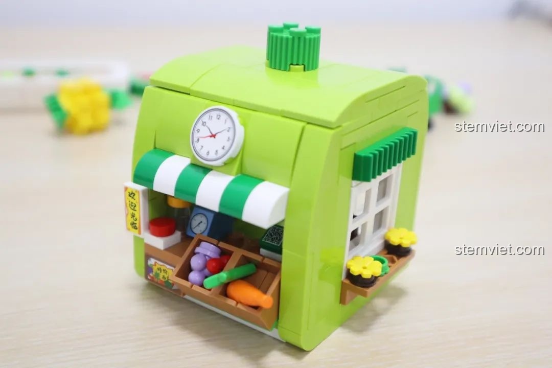 Cận cảnh các loại trái cây lắp ráp trong bộ Wekki So Good Little Shop Series 2 cửa hàng trái cây, bao gồm nho, dứa và dưa hấu.