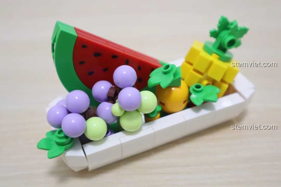 Mặt sau của cửa hàng trái cây Wekki So Good Little Shop Series 2, với các chi tiết in ấn và thiết kế.