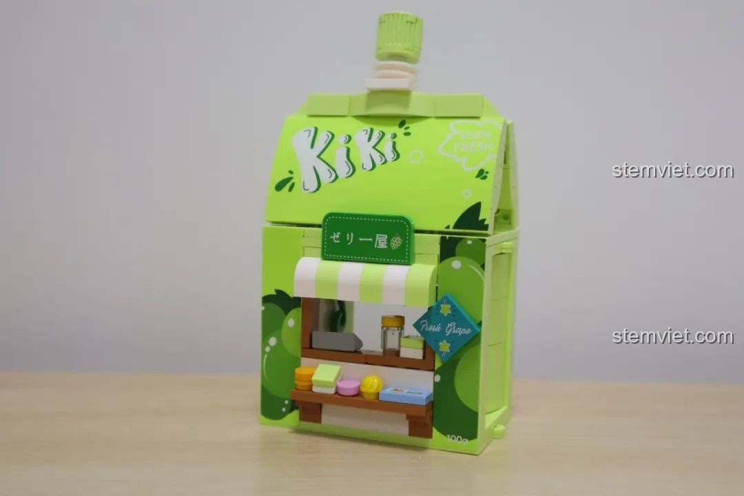 Hộp bộ lắp ráp Wekki So Good Little Shop Series 2 cửa hàng kem với thiết kế hình ốc quế kem bị đổ, rất độc đáo.