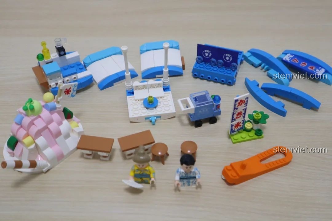 Cấu trúc chính của cửa hàng刨冰 Wekki So Good Little Shop Series 2 đang được lắp ráp, với các chi tiết nội thất.