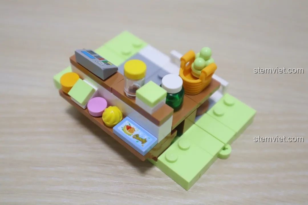 Mô hình cửa hàng果冻 Wekki So Good Little Shop Series 2 đã hoàn thiện, với thiết kế hình hộp thạch.