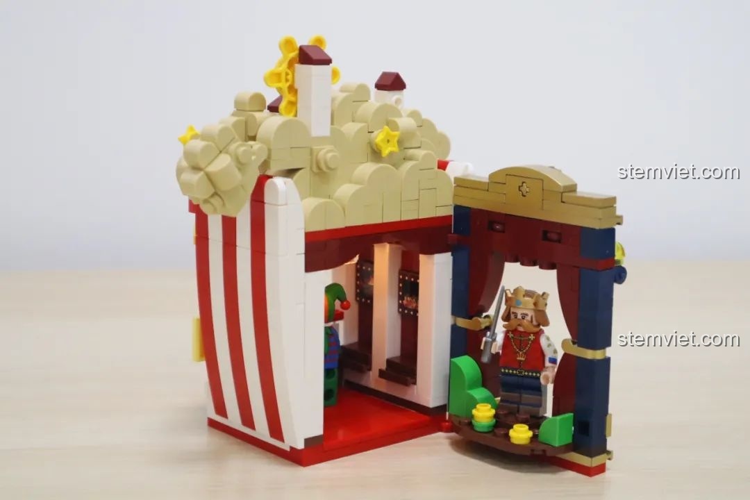 Góc nhìn nghiêng của cửa hàng bỏng ngô Wekki So Good Little Shop Series 2 khi mở ra, giống như một sân khấu.