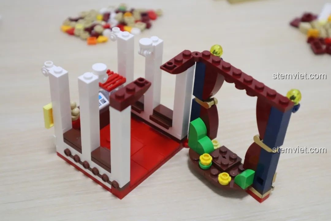 Tiến độ lắp ráp cấu trúc chính của cửa hàng bỏng ngô Wekki So Good Little Shop Series 2, cho thấy thiết kế có thể mở ra.