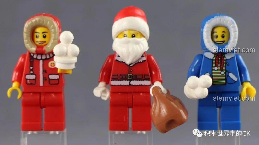 Ba minifigure đi kèm bộ lắp ráp Winner 5034 Giáng Sinh Trắng 4 trong 1: Ông Già Noel, bé trai và bé gái Giáng Sinh.