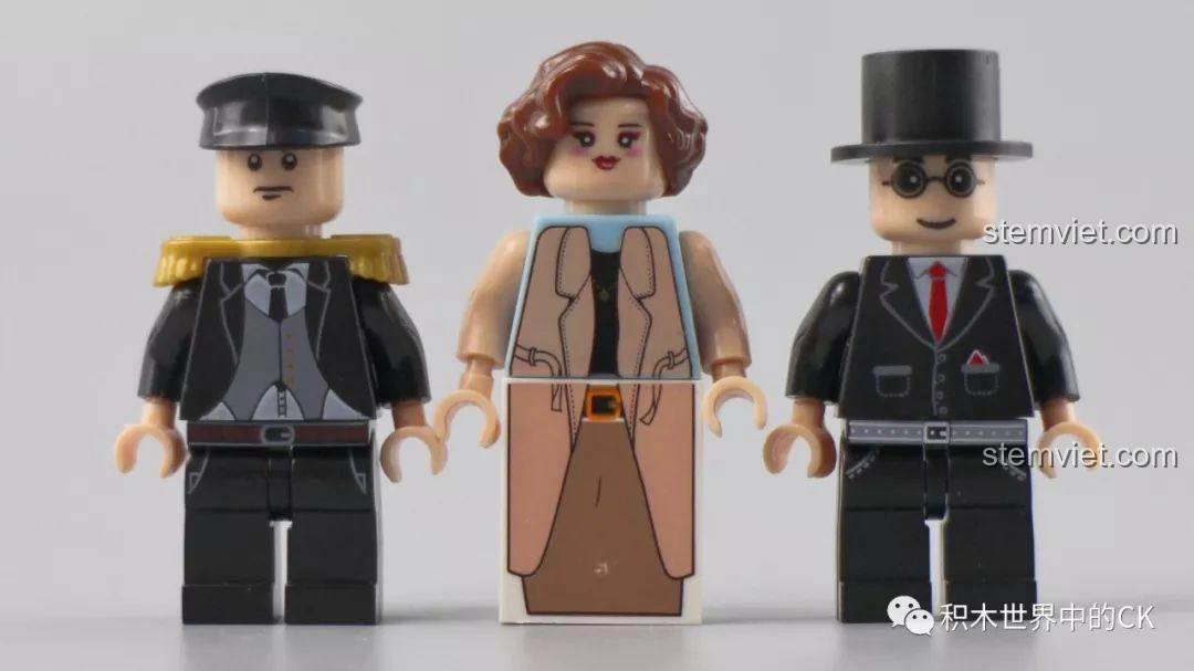 Ba minifigure đi kèm bộ lắp ghép Winner 5091 Tàu Hỏa Hơi Nước Thành Phố: người lái tàu, hành khách nam và hành khách nữ.