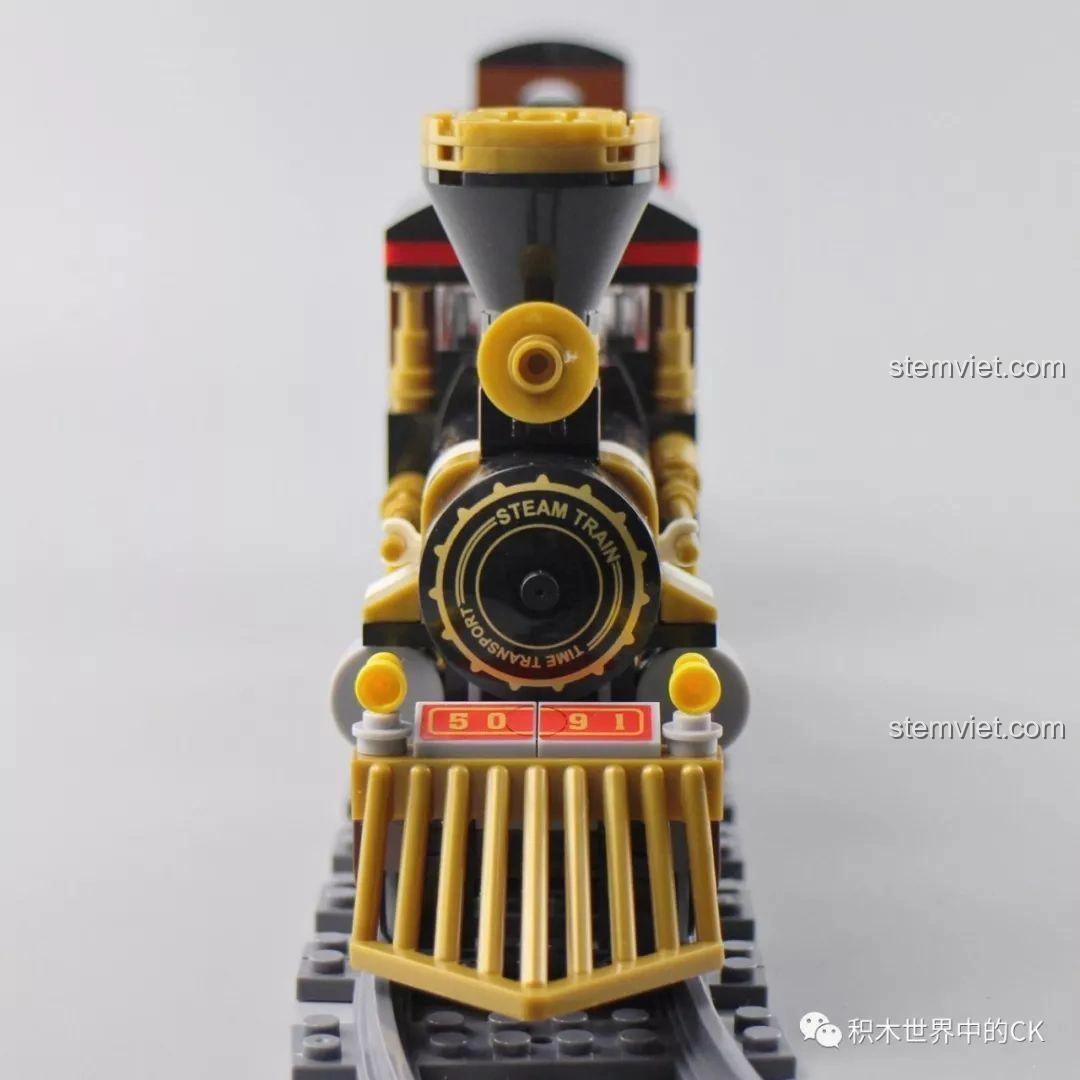 Mặt trước của mô hình tàu hỏa hơi nước Winner 5091 Thành Phố, với chi tiết bảng số và đèn pha.