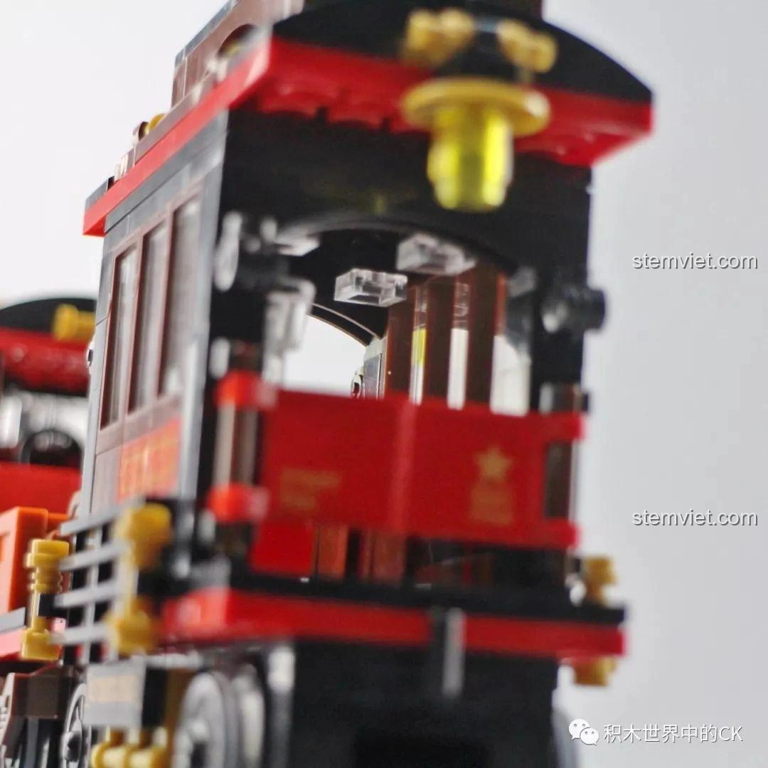 Toàn bộ mô hình tàu hỏa hơi nước Winner 5091 Thành Phố cùng các minifigure và phụ kiện, tạo nên một cảnh chơi hoàn chỉnh.