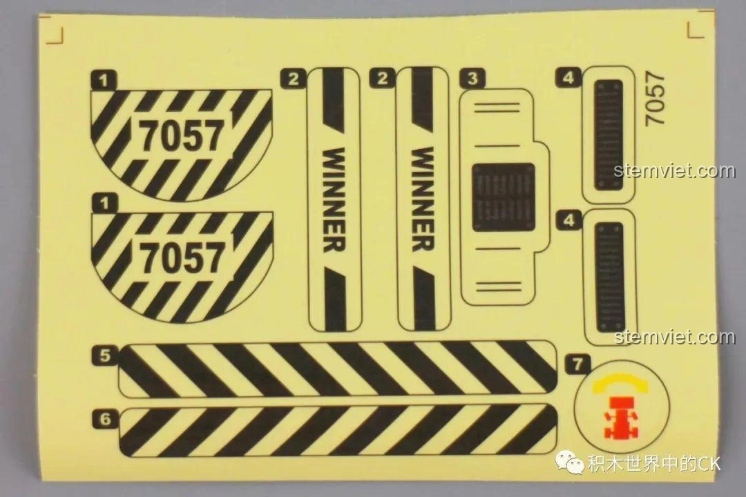 Tấm decal với các họa tiết cảnh báo và logo Winner 7057, dùng để trang trí cho mô hình xe xúc đào.