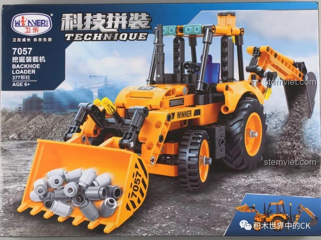 Hộp sản phẩm bộ lắp ráp Winner 7057 Xe Xúc Đào Đa Năng với hình ảnh xe công trình màu cam nổi bật, thu hút bé trai 6 tuổi.