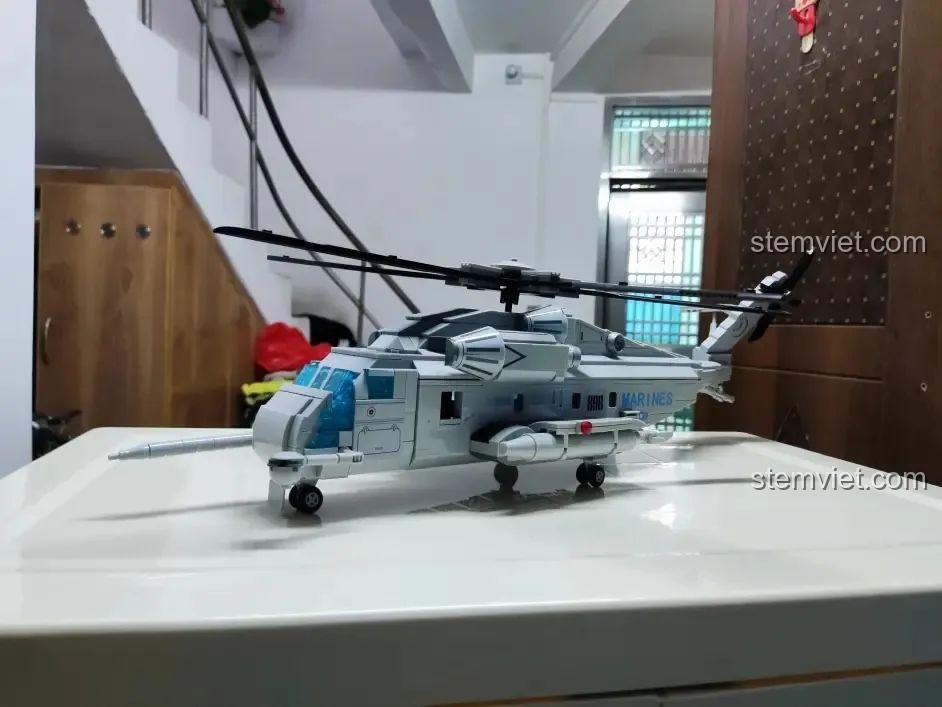 Góc nhìn ngang của mô hình WOMA C0898 hoàn chỉnh, khoe trọn vẹn vẻ đẹp và sự hầm hố.