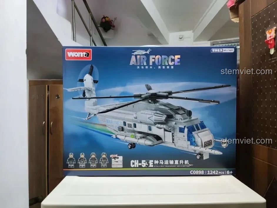 Hình ảnh hộp đựng của bộ đồ chơi mô hình Trực thăng vận tải CH-53E Super Stallion 0898, kích thước lớn và chắc chắn.