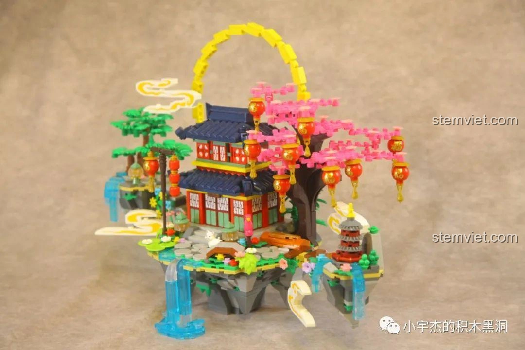 Cửa của Túy Hoa Các trong bộ WOMA C0349 có thể mở ra, cho phép khám phá nội thất bên trong tòa lầu cổ trang.