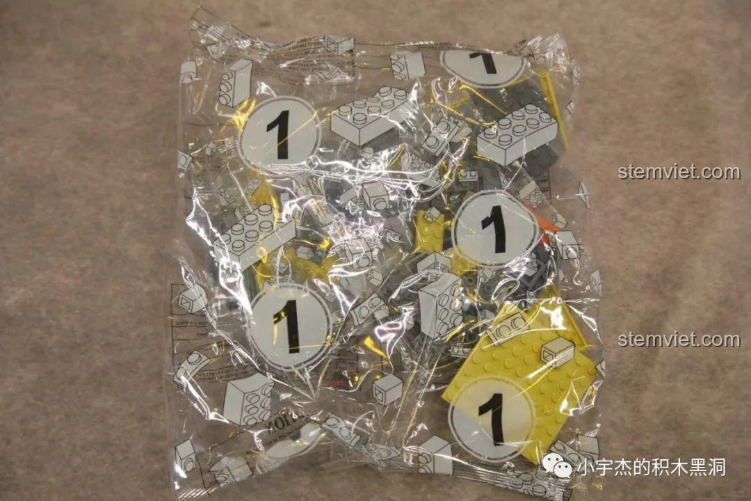 Túi mảnh ghép số 1 của bộ lắp ráp WOMA C0349 Túy Hoa Các, chứa các chi tiết để xây dựng phần nền móng.