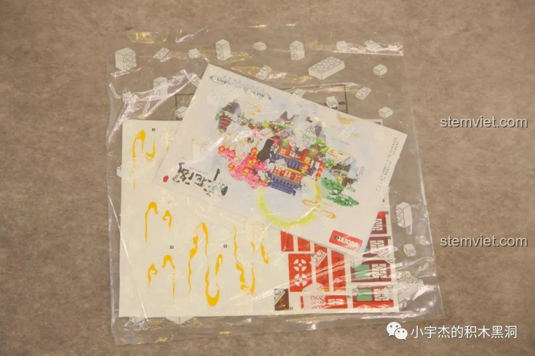 Sách hướng dẫn và bộ sticker của bộ lắp ráp WOMA C0349 Túy Hoa Các được đóng gói riêng biệt, đảm bảo không bị hư hại.