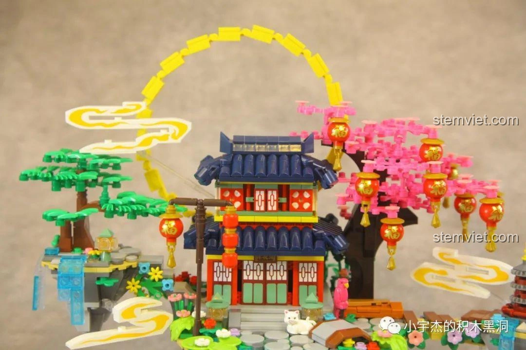 Mái ngói của bảo tháp trong bộ WOMA C0349 Túy Hoa Các được tạo hình từ các bánh răng nhỏ, tạo hiệu ứng cửa sổ độc đáo và sáng tạo.