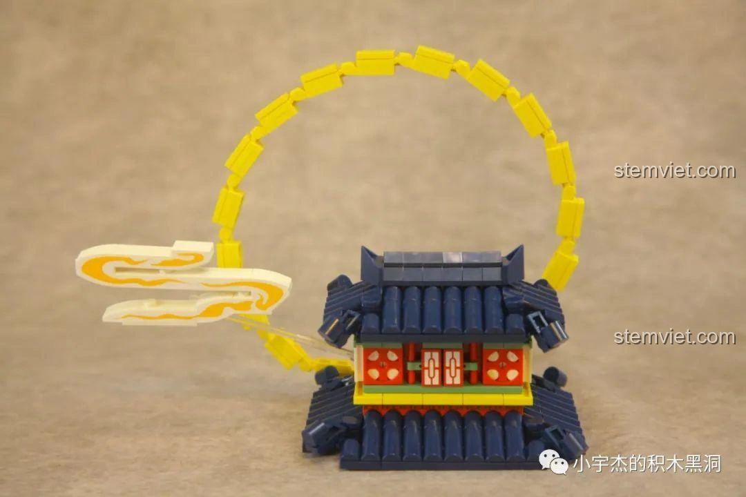 Góc nhìn mặt sau của mô hình WOMA C0349 Túy Hoa Các, cho thấy các chi tiết được chăm chút tỉ mỉ, không hề sơ sài.