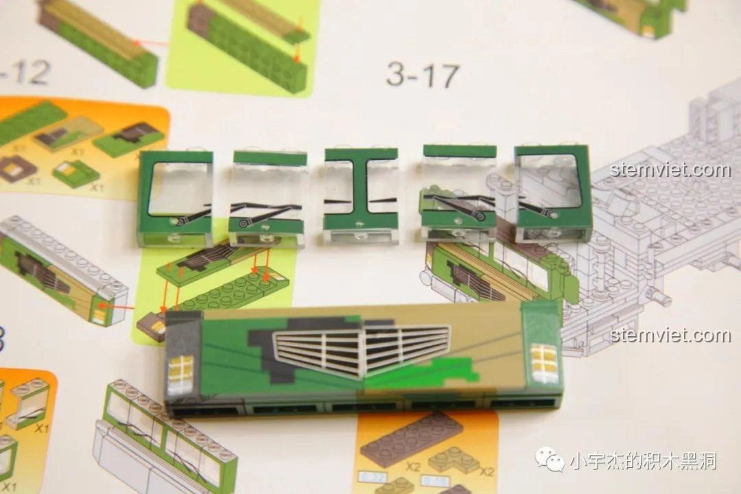 Các mảnh ghép in ấn từ túi số 3 của bộ lắp ghép Xe quân sự Đông Phong-21D 0893, với chi tiết sắc nét và màu sắc bền đẹp, không phải dán decal.