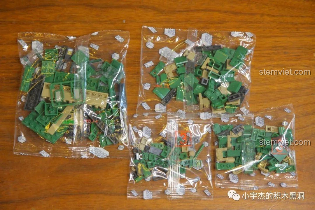 Các túi mảnh ghép được đánh số của bộ đồ chơi lắp ráp Xe phóng tên lửa Đông Phong-21D C 0893, túi số 3 chứa các mảnh ghép in ấn chất lượng cao.