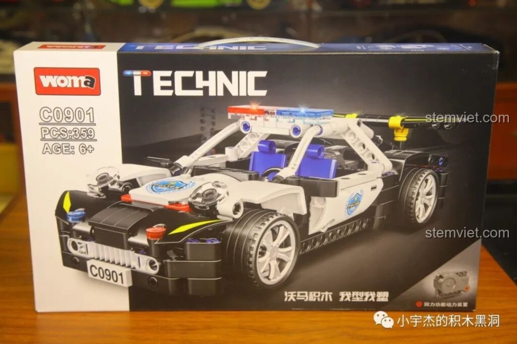 Hộp sản phẩm bộ lắp ráp Xe Cảnh Sát Tuần Tra WOMA C0901 359 mảnh, thiết kế bắt mắt, phù hợp cho bé trai 6 tuổi.