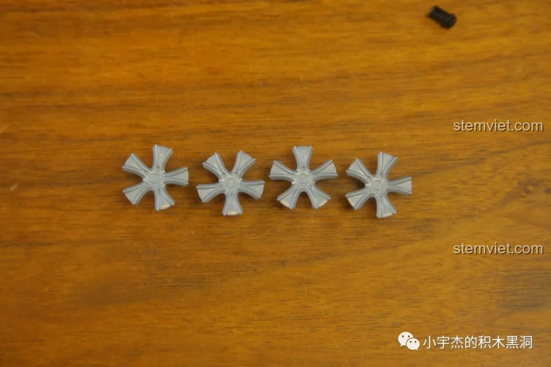 Chi tiết mâm xe mới lạ của bộ lắp ráp Xe Cảnh Sát Tuần Tra WOMA C0901, thiết kế độc đáo.