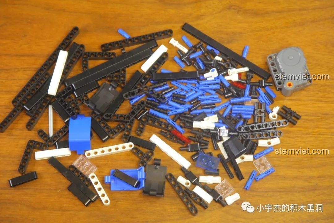 Các mảnh ghép từ túi số 1 của bộ lắp ráp Xe Cảnh Sát Tuần Tra WOMA C0901, đa dạng màu sắc và hình dạng.