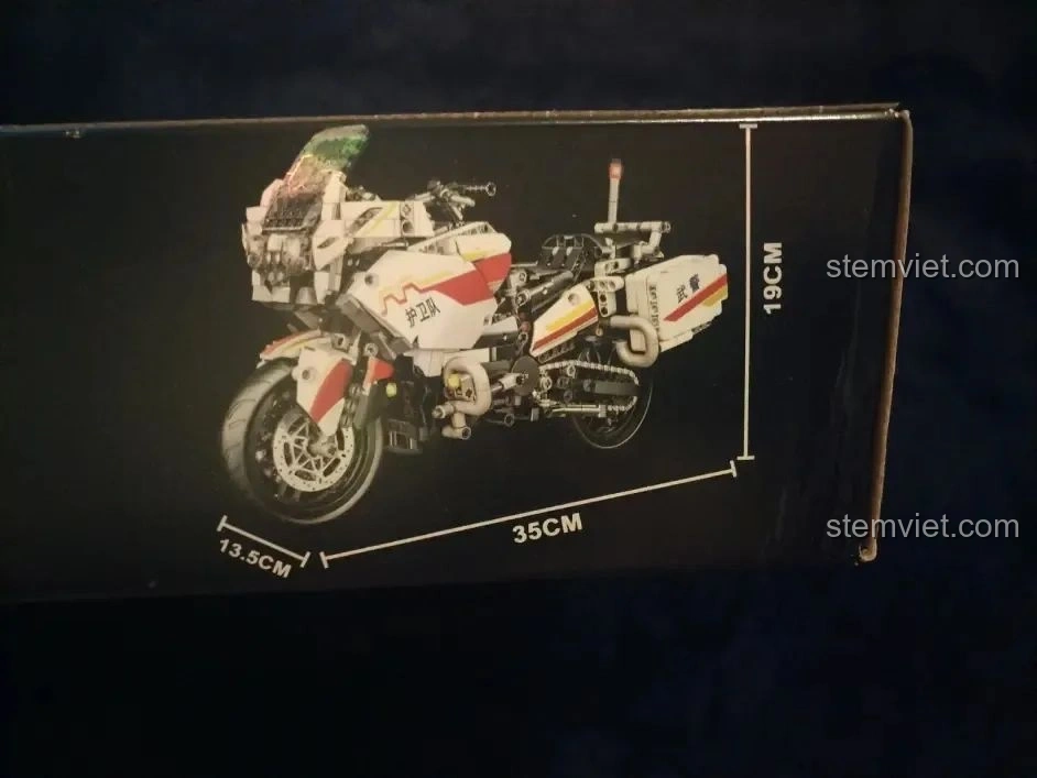 Kích thước chi tiết của mô hình WOMA C0915 Mô tô Quốc宾-650 được in trên hộp, cho thấy chiều dài, rộng, cao.