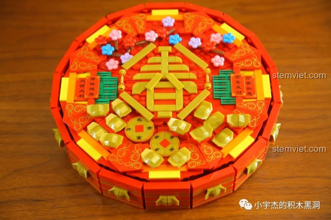 Một góc nhìn khác của Hộp đựng mứt Tết WOMA C.9122, nhấn mạnh vào sự tinh xảo và vẻ đẹp của sản phẩm.