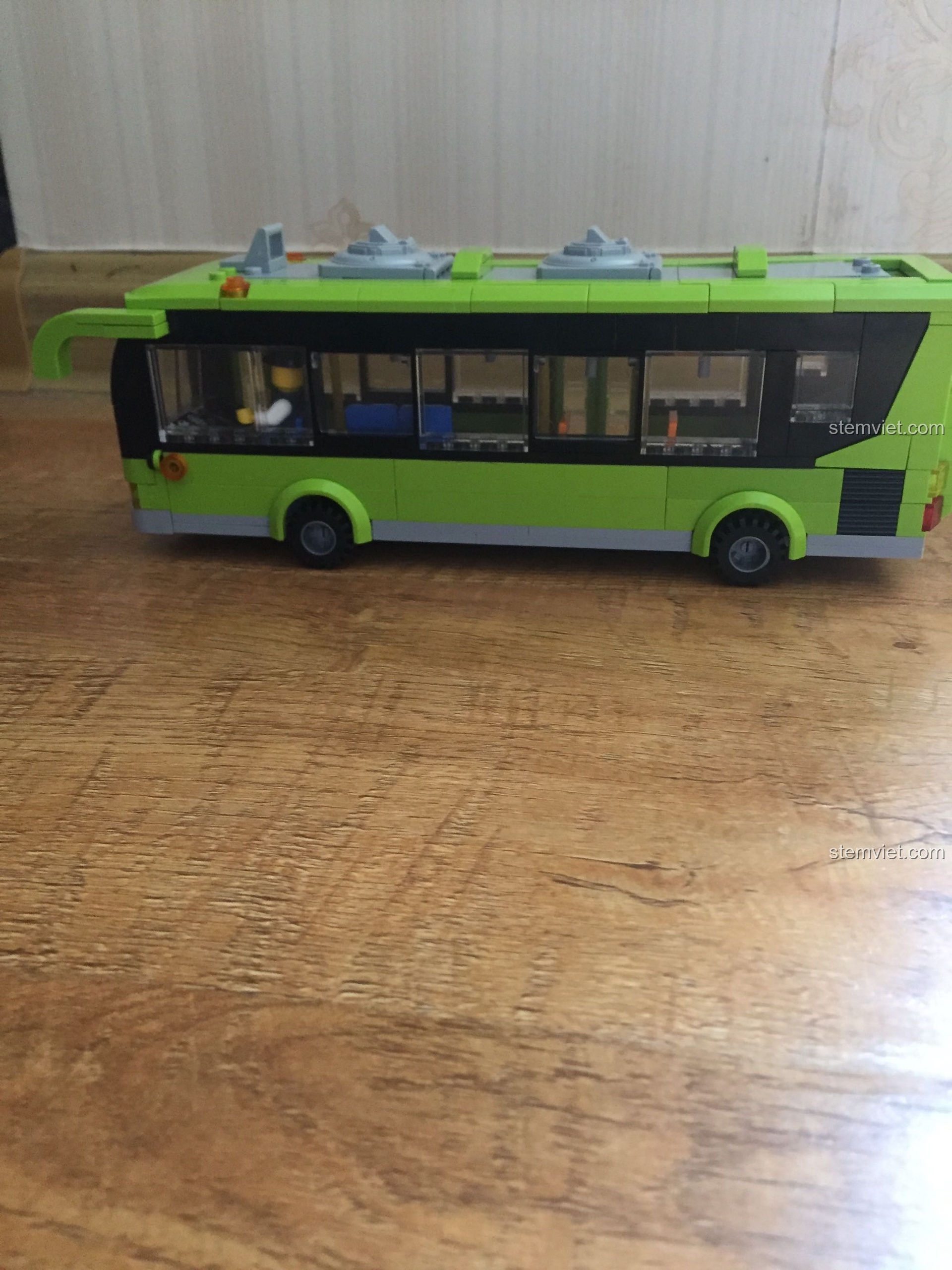 Cận cảnh nóc xe buýt thành phố ENLIGHTEN 1121