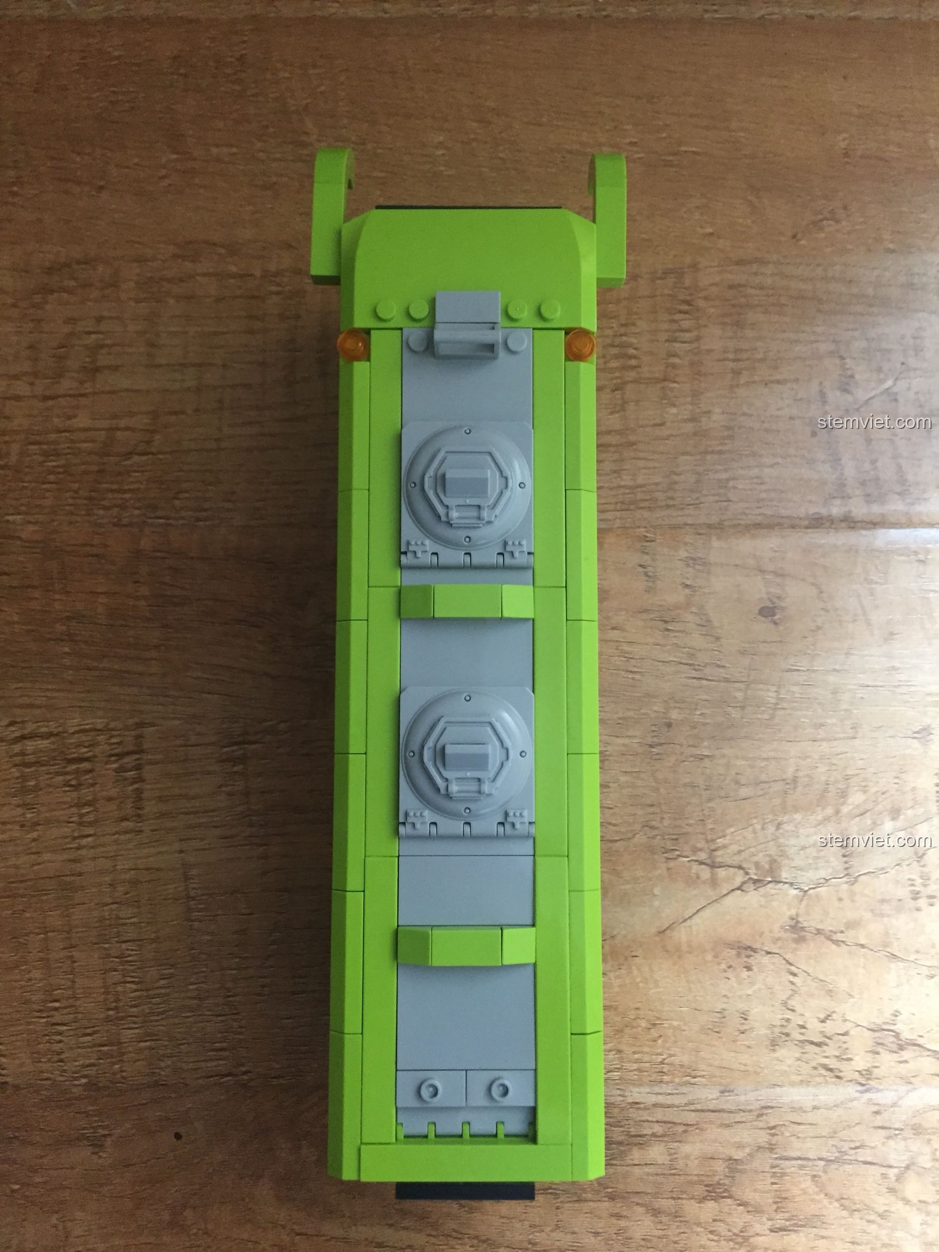 Xe buýt thành phố ENLIGHTEN 1121 và trạm dừng chân