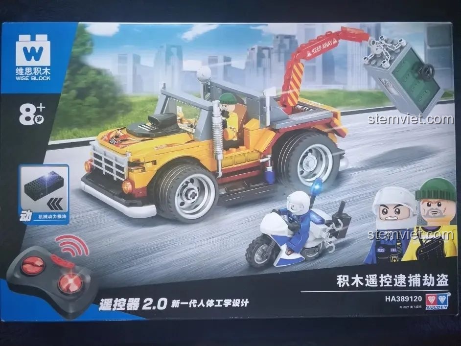 Hộp đồ chơi lắp ráp Xe Cảnh Sát Cứu Hộ Điều Khiển Từ Xa HA389120 WISE BLOCK với hình ảnh xe và điều khiển từ xa.