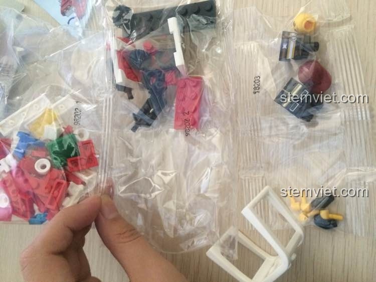 Các bước tiếp theo trong sách hướng dẫn lắp bộ xếp hình Xe Cảnh Sát Cứu Hỏa GBL KY98202