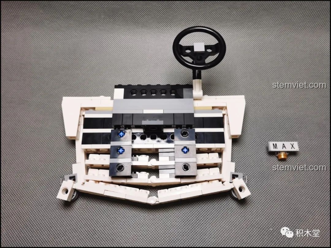 Mô hình Xe Đầu Kéo Mercedes-Benz Actros 4163 ShineYU YC-QC007 hoàn thành, góc 3/4 phía sau.