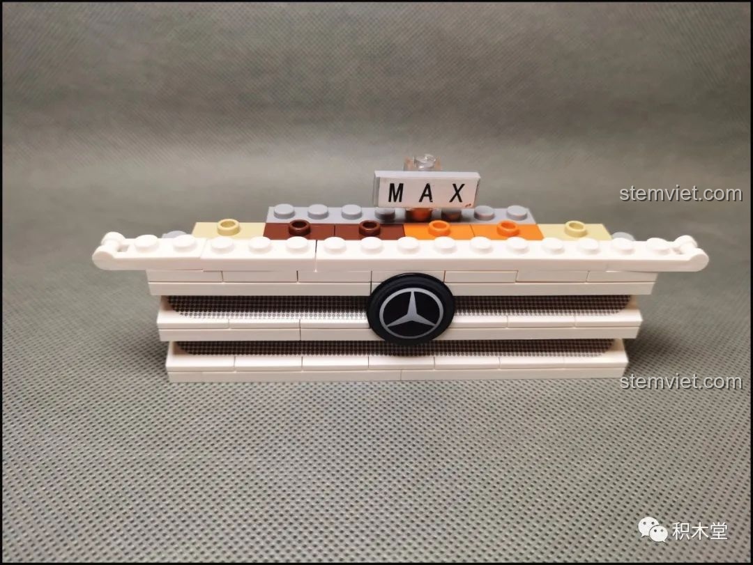 Mô hình Xe Đầu Kéo Mercedes-Benz Actros 4163 ShineYU YC-QC007 hoàn thành, góc 3/4 phía trước.