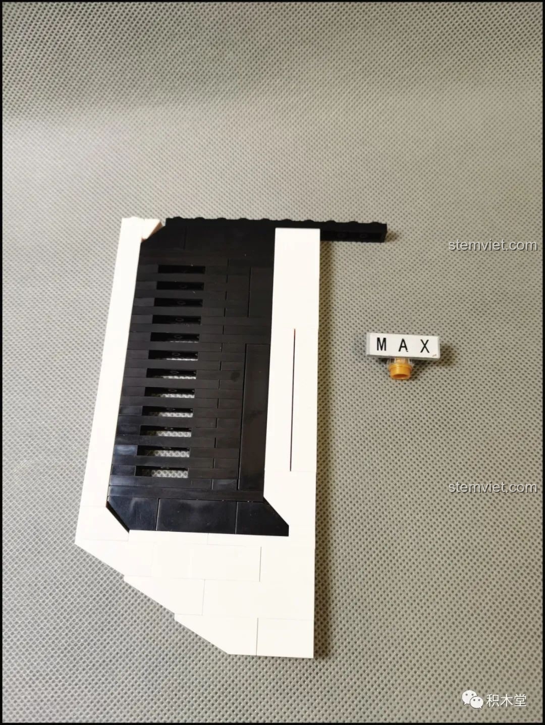 Mô hình Xe Đầu Kéo Mercedes-Benz Actros 4163 ShineYU YC-QC007 hoàn thành, nhìn ngang bên phải.