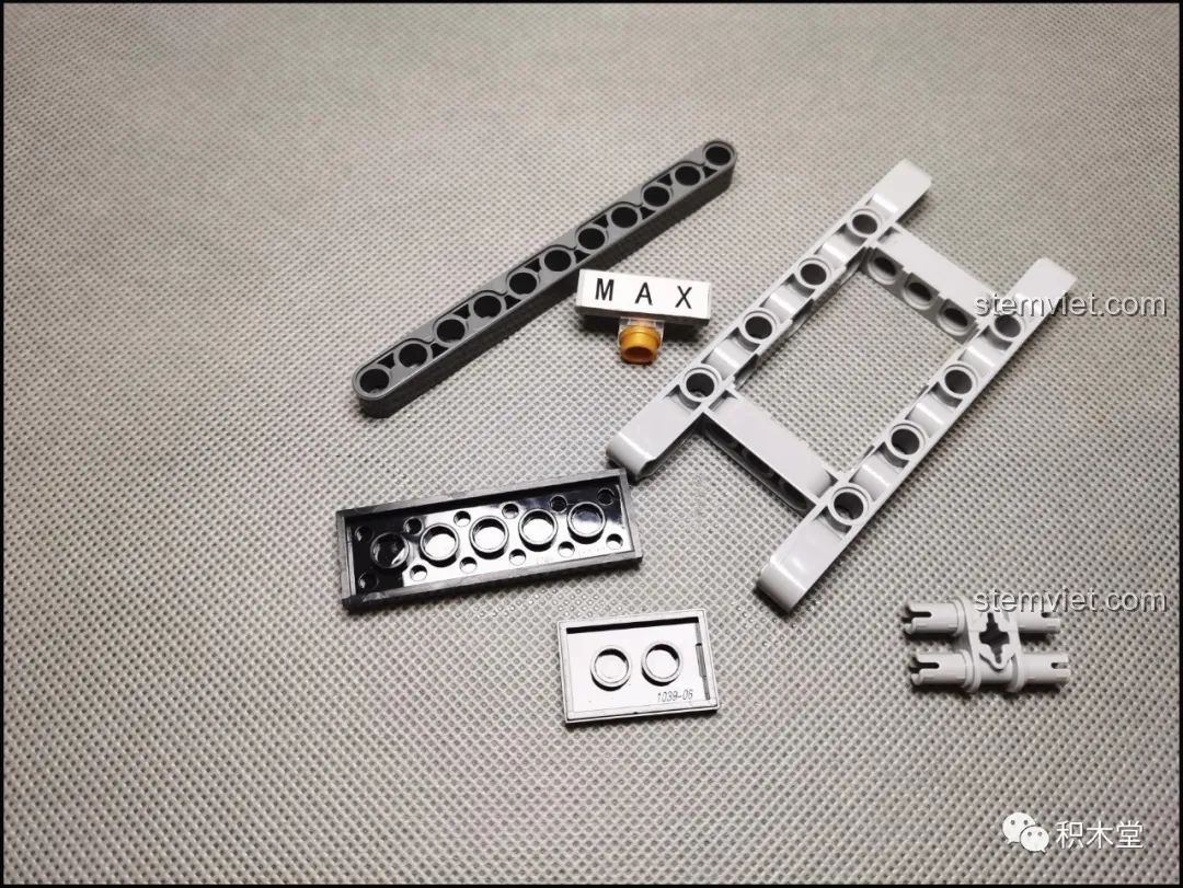 Các mảnh ghép cơ bản cho khung gầm của đồ chơi xây dựng 007.