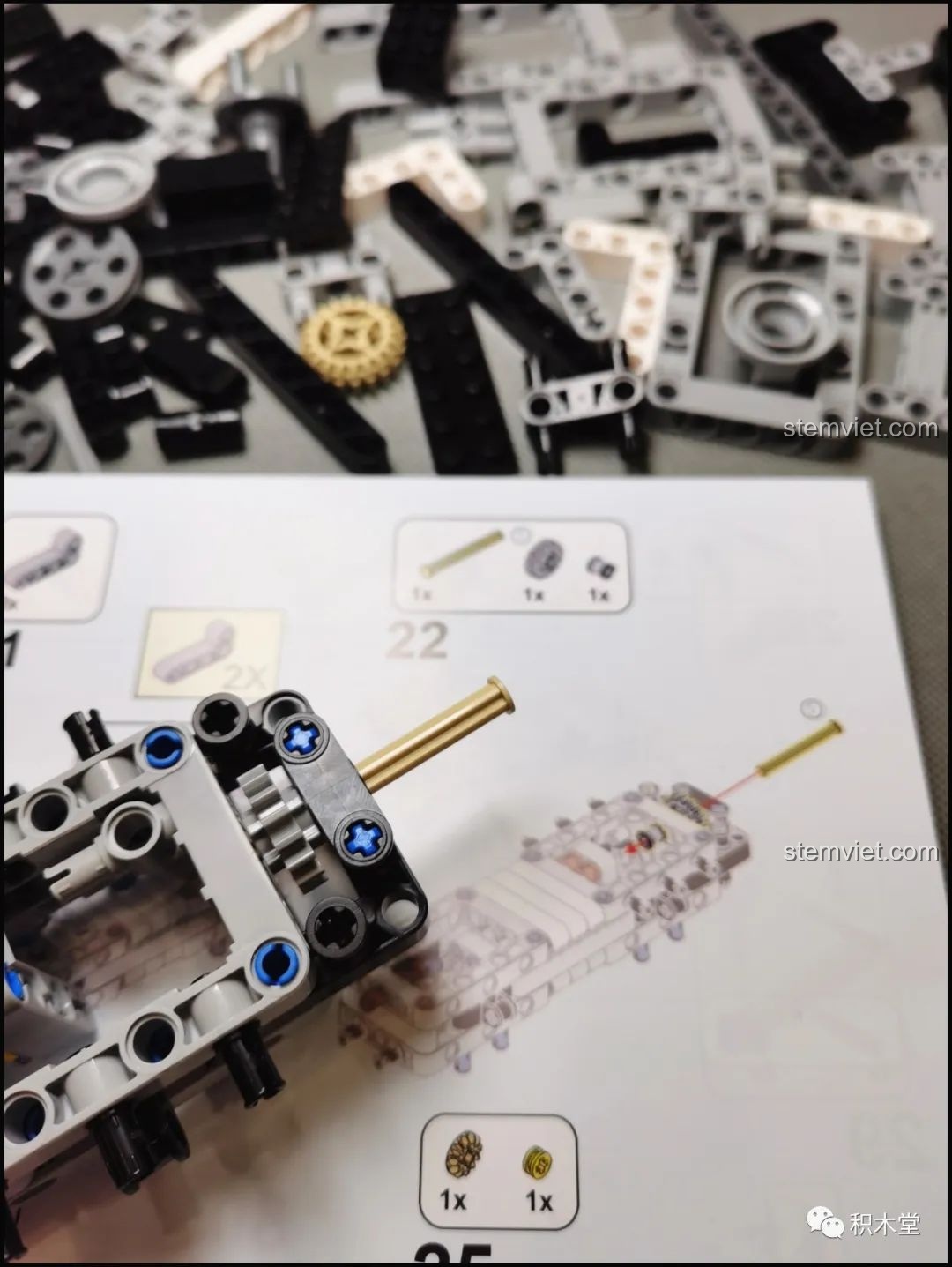 Lỗi hướng dẫn ở bước 22 của bộ lắp ghép Xe Tải Hạng Nặng Mercedes-Benz cho bé trên 8 tuổi.