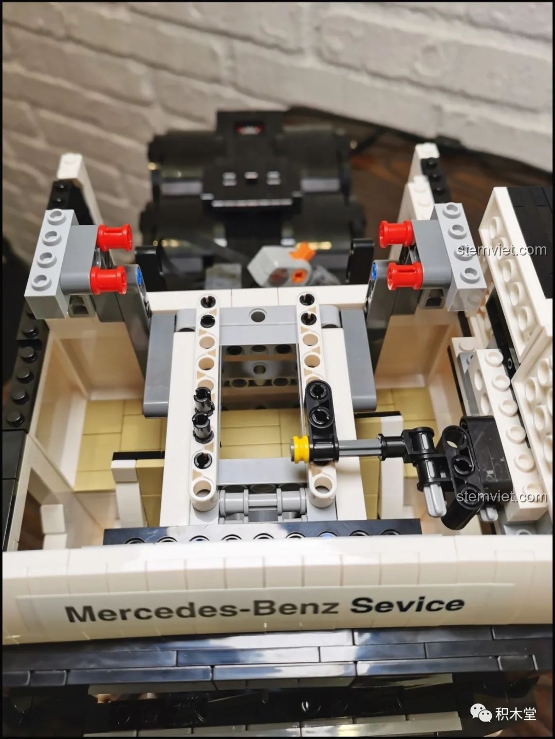 Sơ đồ phân bố động cơ và hệ thống điều khiển của Xe Đầu Kéo Mercedes-Benz Actros 4163 ShineYU YC-QC007.