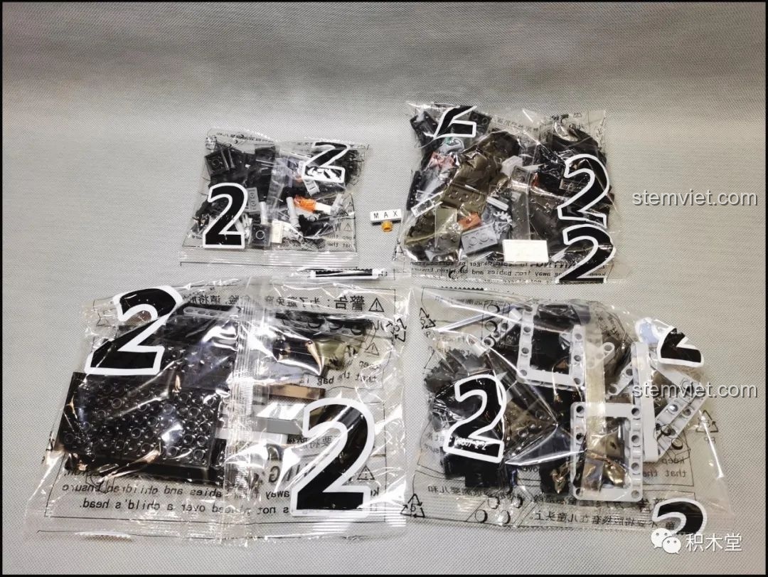 Các túi mảnh ghép số 2 của bộ đồ chơi mô hình Xe Tải Mercedes-Benz ShineYU YC-QC007.