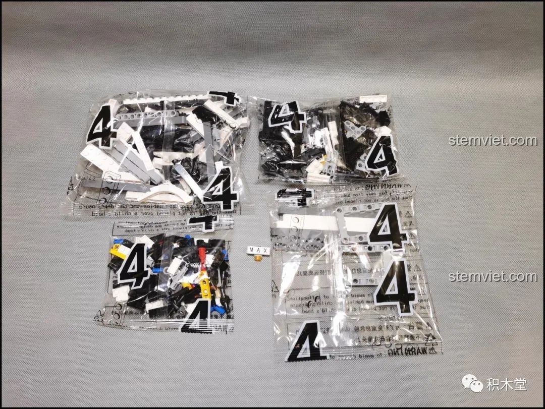 Các túi mảnh ghép số 4 của bộ đồ chơi xây dựng YCQC007.