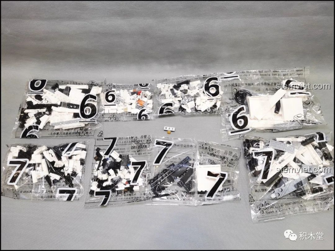 Các túi mảnh ghép số 6 và 7 của bộ khối lắp ghép Xe Tải Hạng Nặng Mercedes-Benz YC QC007.