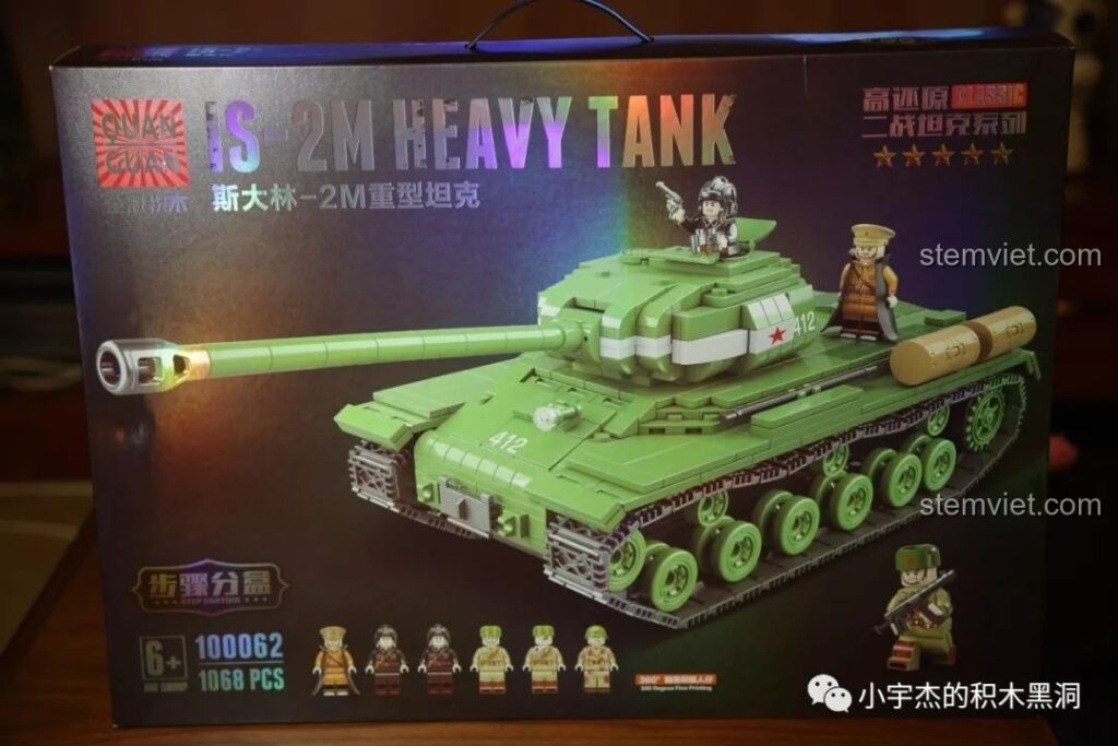 Hình ảnh hộp mặt trước của bộ đồ chơi lắp ráp xe tăng hạng nặng IS-2M QUANGUAN 100062, giúp bé trai phát triển tư duy.