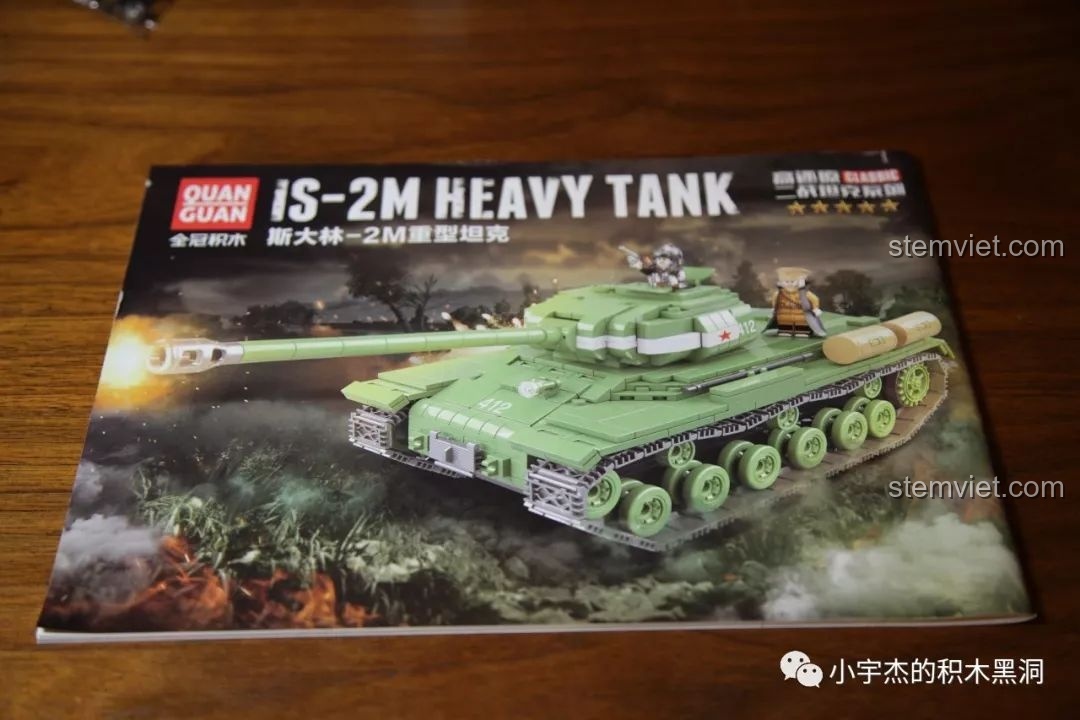 Hình ảnh bản đồ các mẫu xe tăng khác của QUANGUAN trong sách hướng dẫn của bộ đồ chơi lắp ráp xe tăng hạng nặng IS-2M QUANGUAN 100062, giúp bé trai phát triển tư duy.