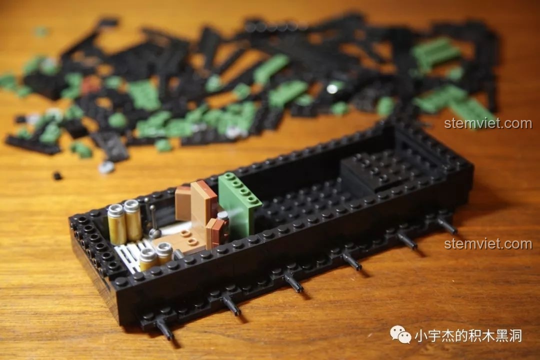 Hình ảnh mảnh ghép bị lỗi đúc của bộ đồ chơi lắp ráp xe tăng hạng nặng IS-2M QUANGUAN 100062, giúp bé trai phát triển tư duy.