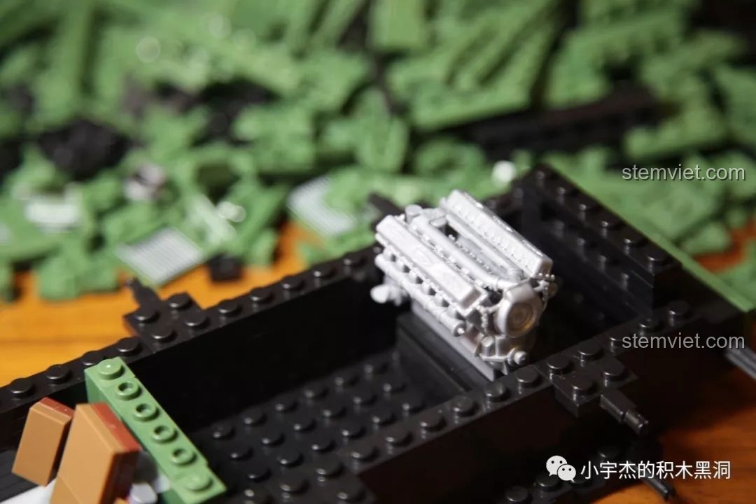 Hình ảnh các mảnh ghép in ấn chi tiết của bộ đồ chơi lắp ráp xe tăng hạng nặng IS-2M QUANGUAN 100062, giúp bé trai phát triển tư duy.