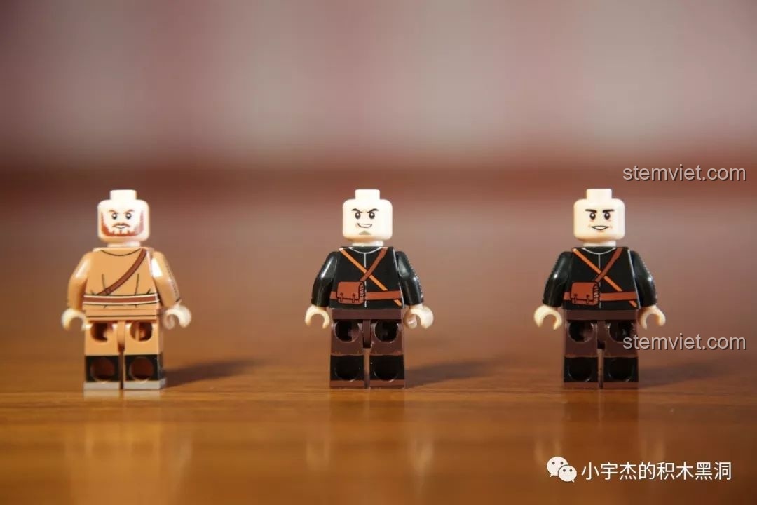 Hình ảnh súng máy hạng nhẹ Degtyaryov 7.62mm đi kèm bộ đồ chơi lắp ráp xe tăng hạng nặng IS-2M QUANGUAN 100062, giúp bé trai phát triển tư duy.