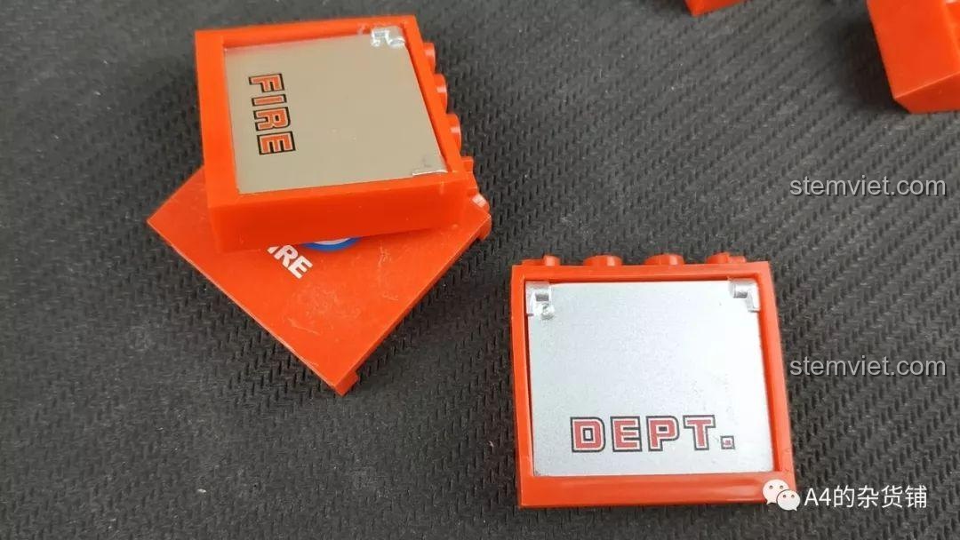 Vấn đề cánh cửa nhỏ bị biến dạng khi lắp vào khung của bộ xếp hình XB03030 xịn giá rẻ, ảnh hưởng đến tổng thể.