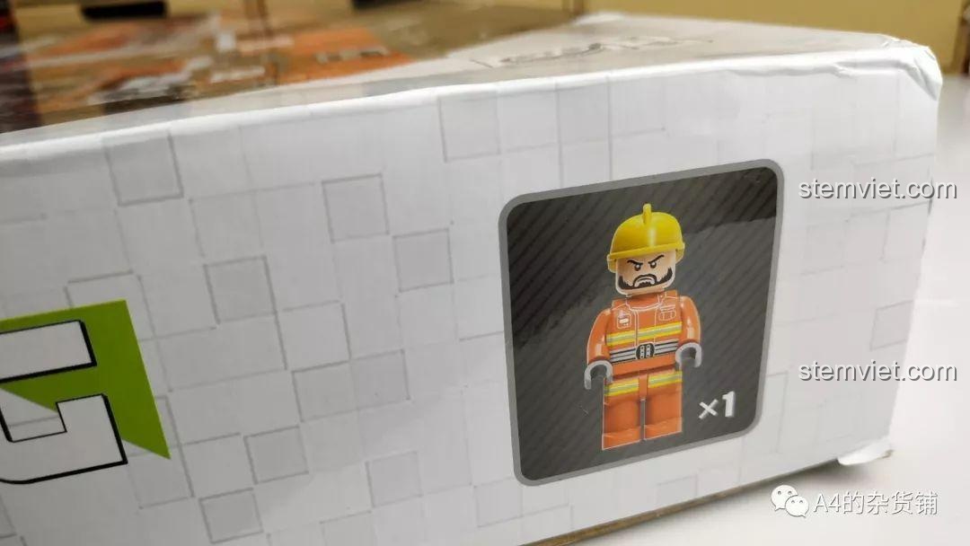 Hình ảnh minifigure lính cứu hỏa đi kèm bộ đồ chơi xây dựng Xe Cứu Hỏa Chữa Cháy Xingbao cho bé 6+, chỉ có một nhân vật.